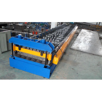 Colored roof panel roll forming machine